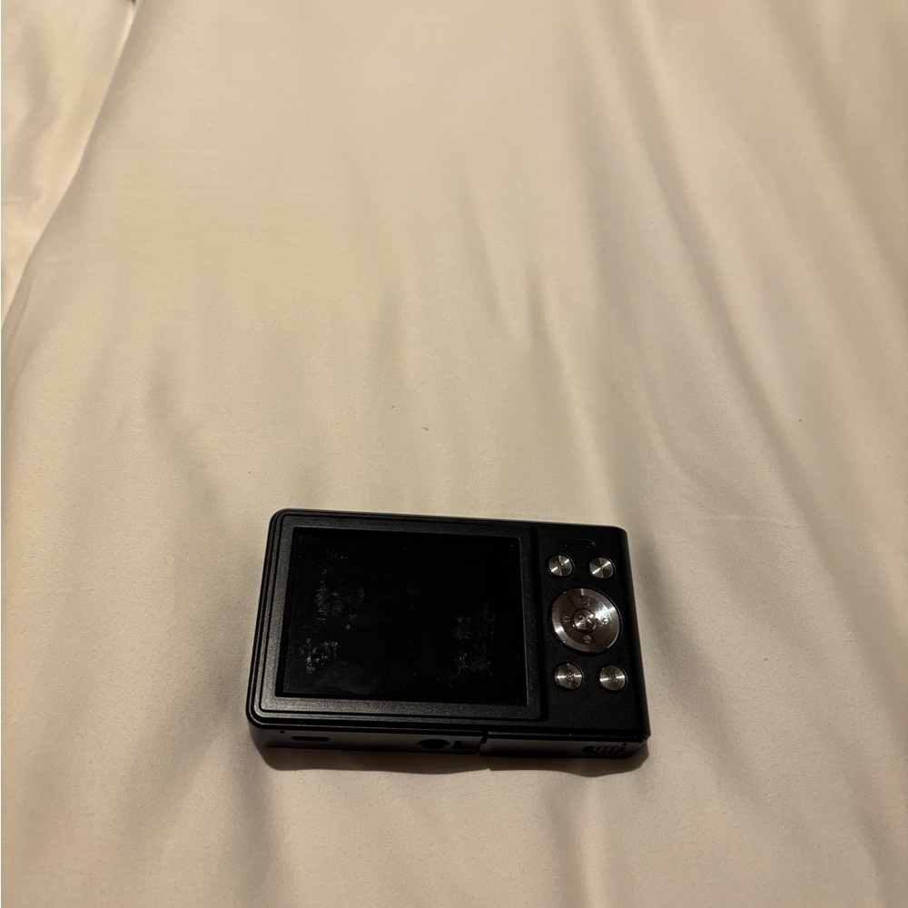 Black digital camera - Picture 2 of 3